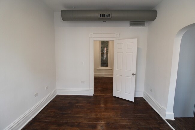 Photo - 1362 N Bosworth Ave Unit 2C