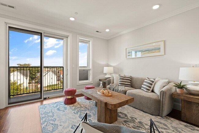 Building Photo - 87 Medford St Unit 305