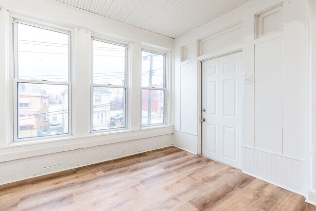 Photo - 425 Hays Ave Unit Apt 1 (Front)