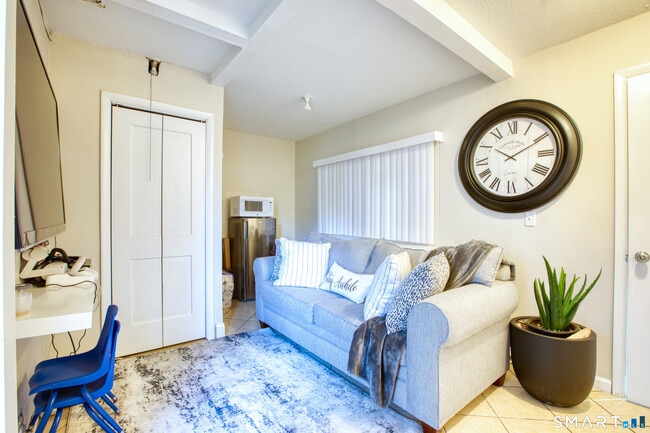 Photo - 60 Lawn Ave Unidad APT 20