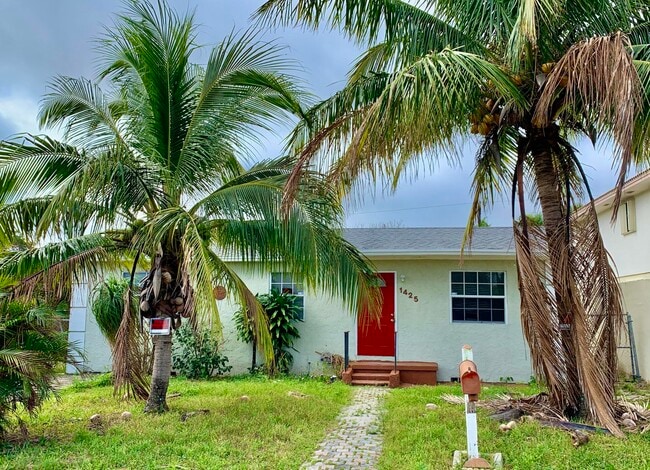 Building Photo - 1425 W 30th St