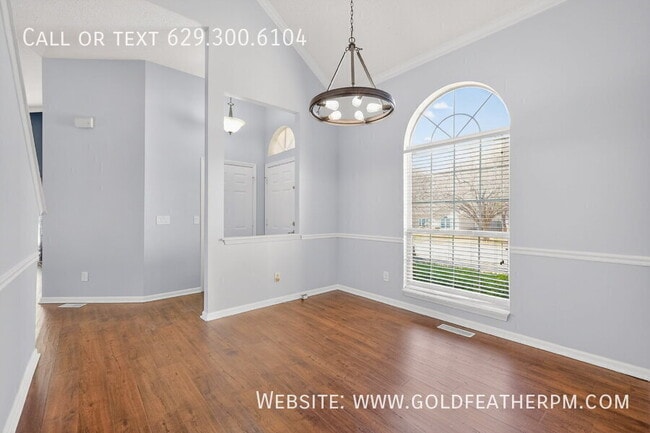 Photo - 905 Split Oak Dr