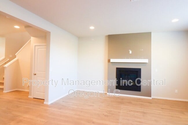Photo - 61581 SE Lorenzo Dr