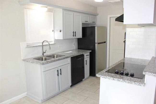 Photo - 10022 Belfast Rd