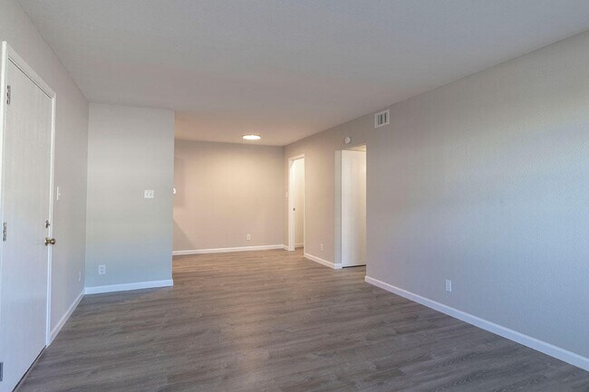 Photo - 3408 Balboa Ln Unidad B 31