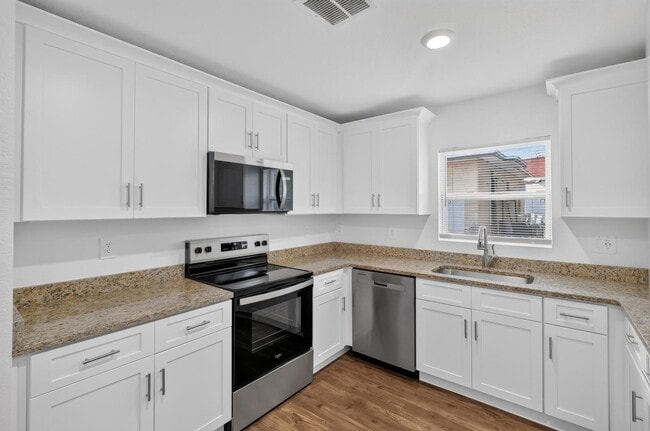 Photo - 2435 5th St NE