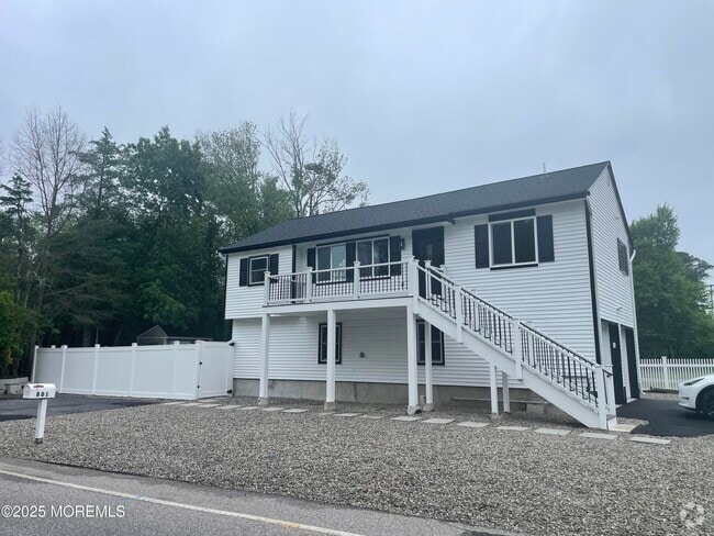 Building Photo - 801 Clairmore Ave Rental