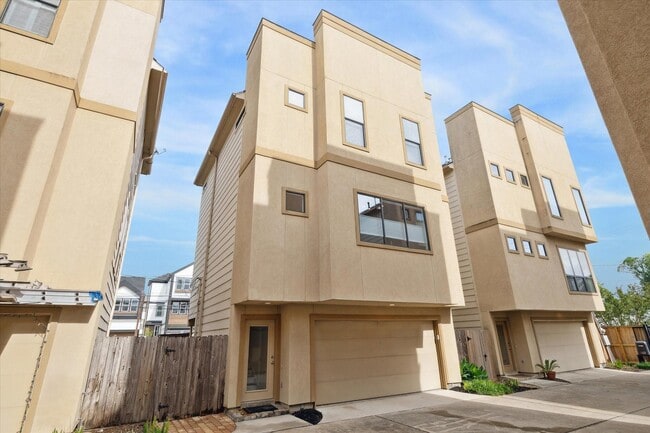 Building Photo - 1105 W 21st St