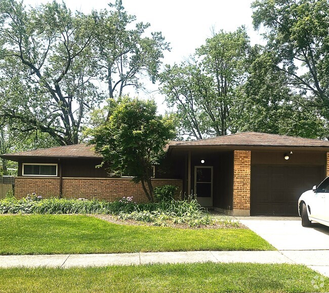 Building Photo - 359 Waverly St Rental