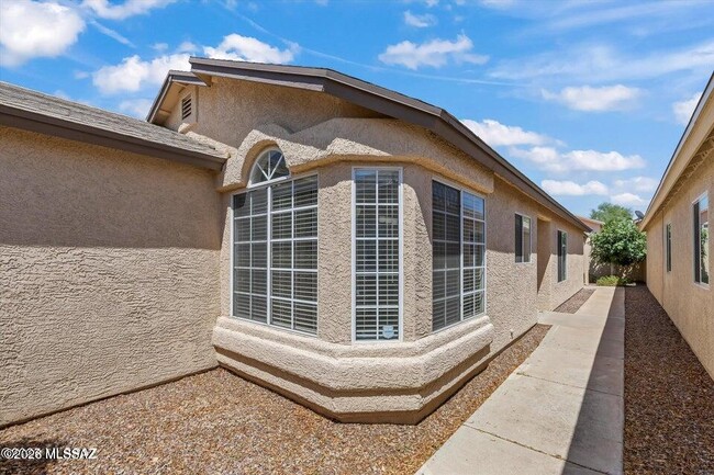 Building Photo - 8142 N Millwheel Pl