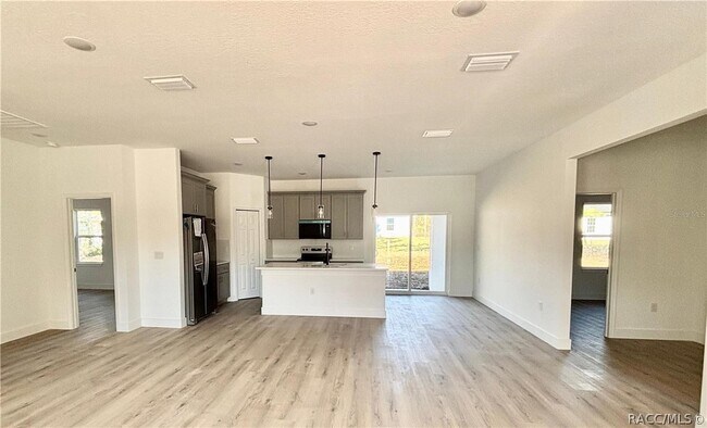 Photo - 2349 W Oakland Ln