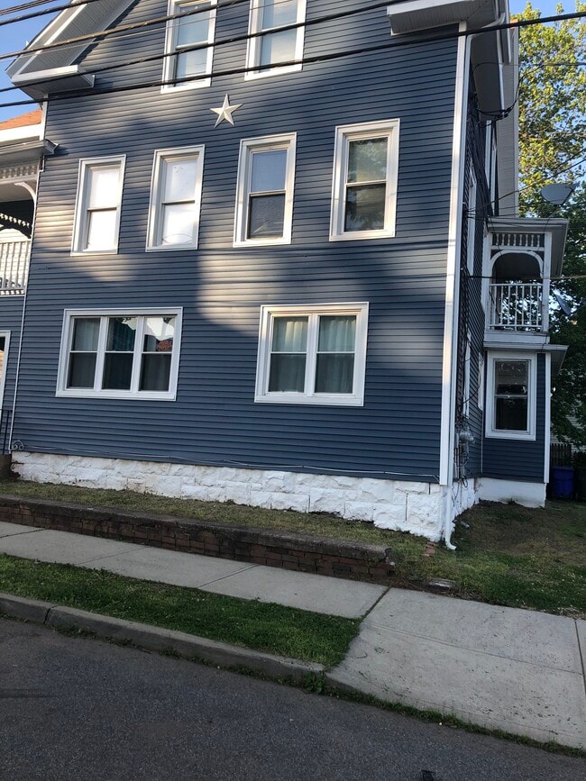 Secured NO SMOKING 3 FAMILY.. - 13 S 1st St Unit 3