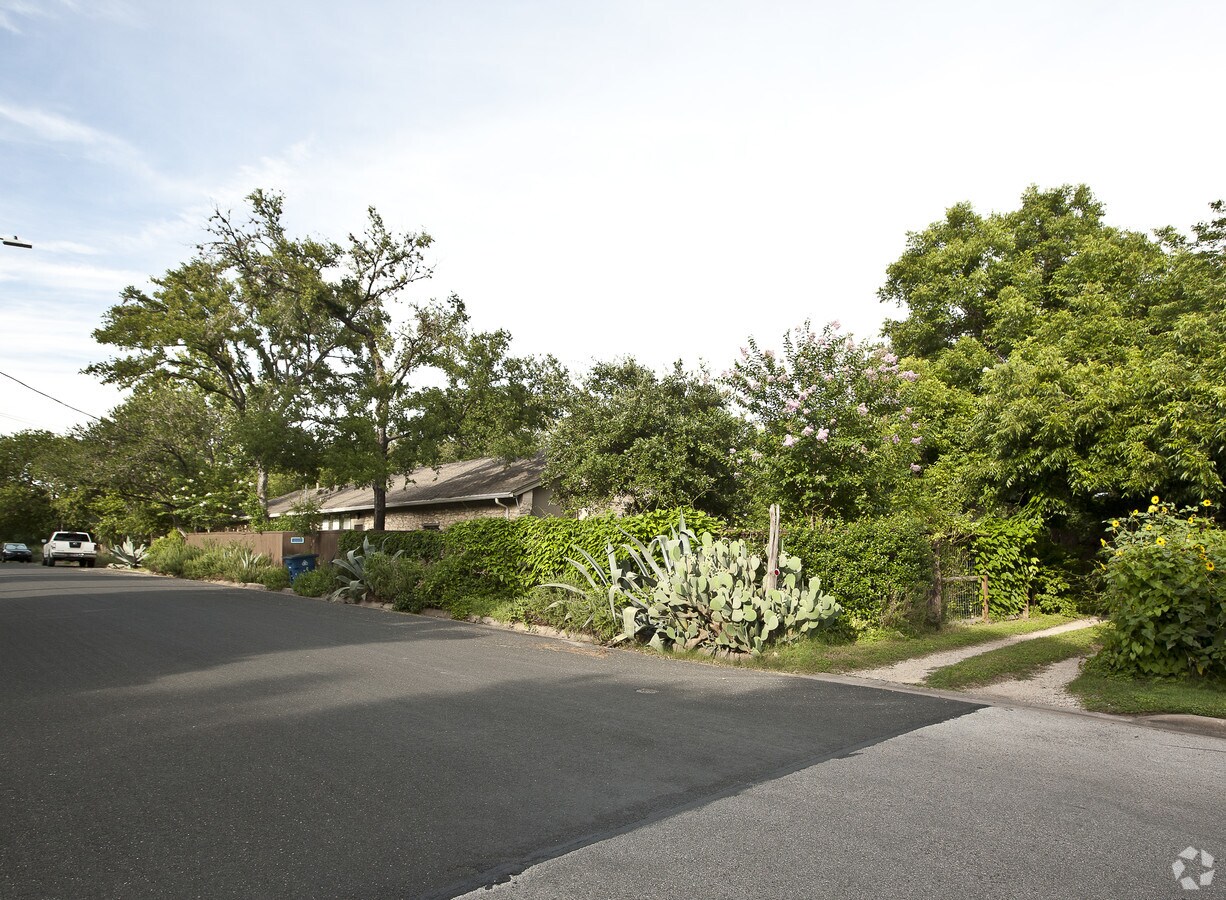 Photo - 2411 Kinney Rd