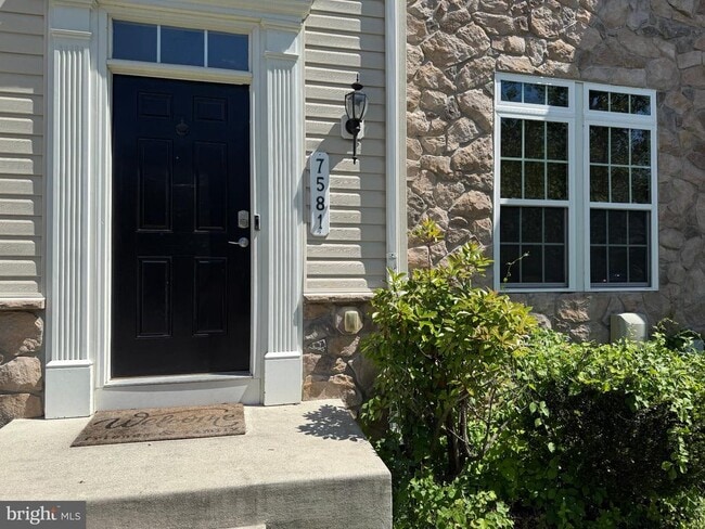 Photo - 7581 Taunton Ct
