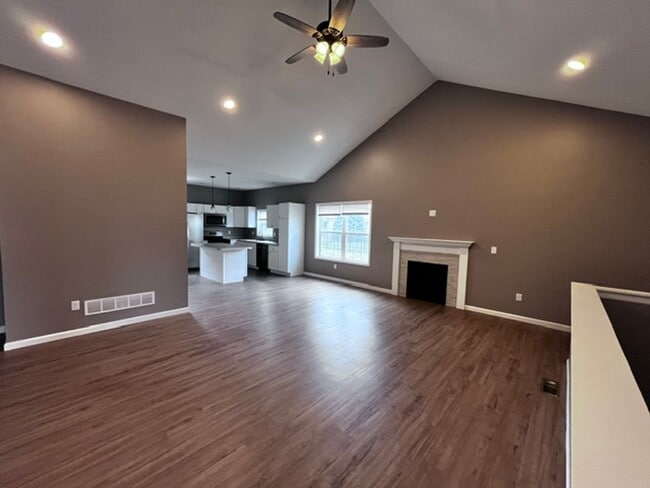 627 Debates St
