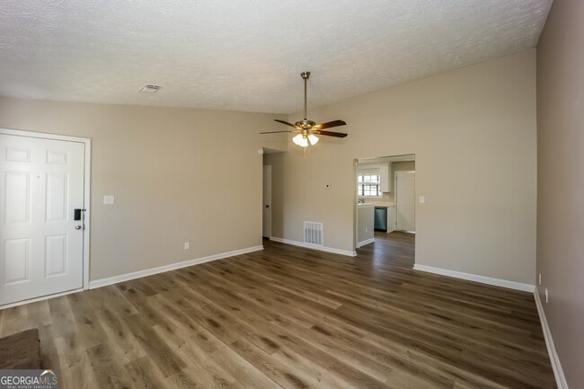 Photo - 252 Windemere Way