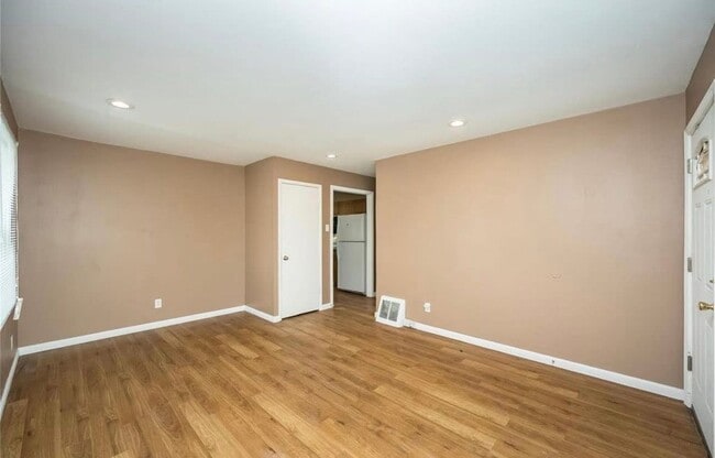 Photo - 325 Caithness Rd