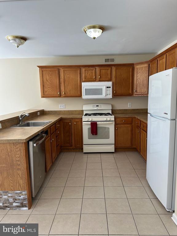 Photo - 310 W High St