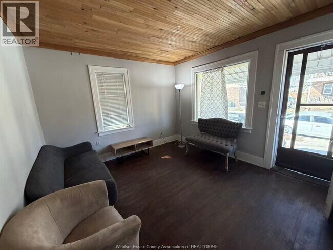 Photo - 1757 Rooney St