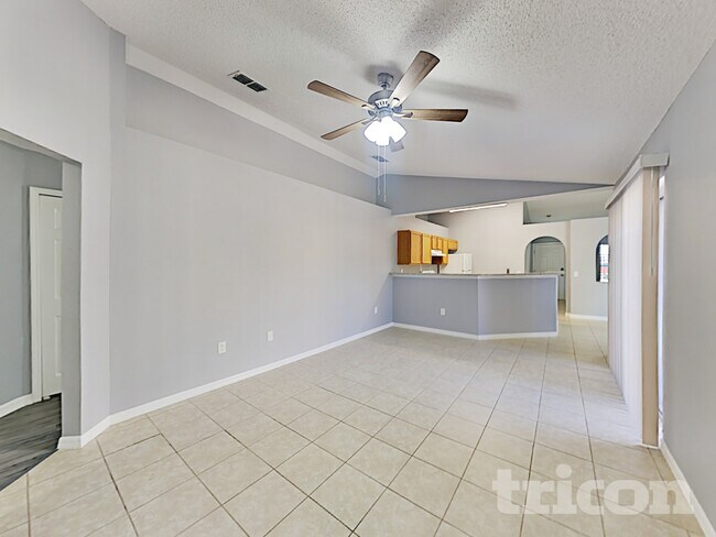 Photo - 810 Ognon Ct