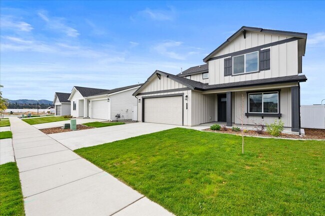 Photo - Spacious 4-Bedroom, 2.5 Bath, Two-Story Gem with a Fenced Yard!