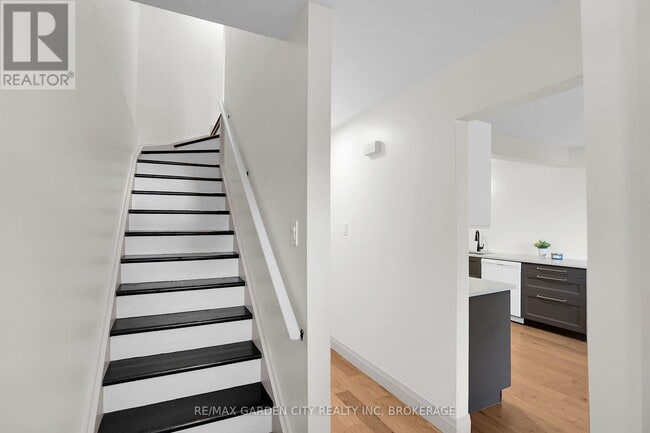 Photo - 185 Denistoun St