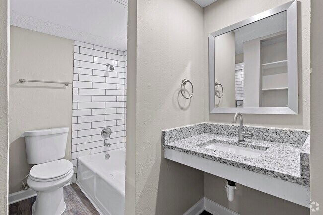 2BR, 1.5BA - 1200SF (The Taylor) - Bathroom