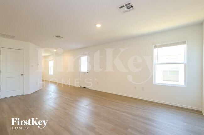 Photo - 8011 Nube Medina