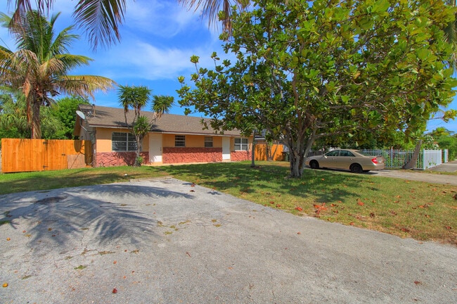 Photo - 1045 Miami Blvd