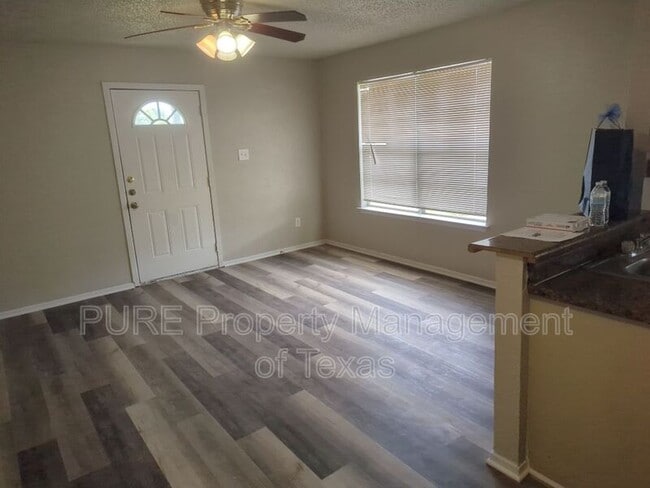Photo - 512 Lenora Dr Unit B