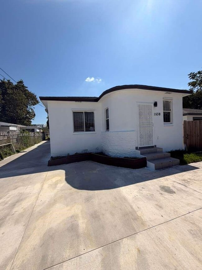 Building Photo - 1538 NW 66th St Unit 1