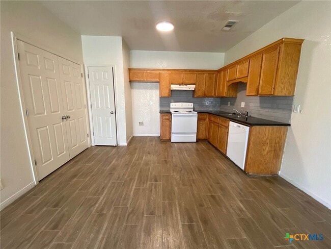 Photo - 2207 Wright Way