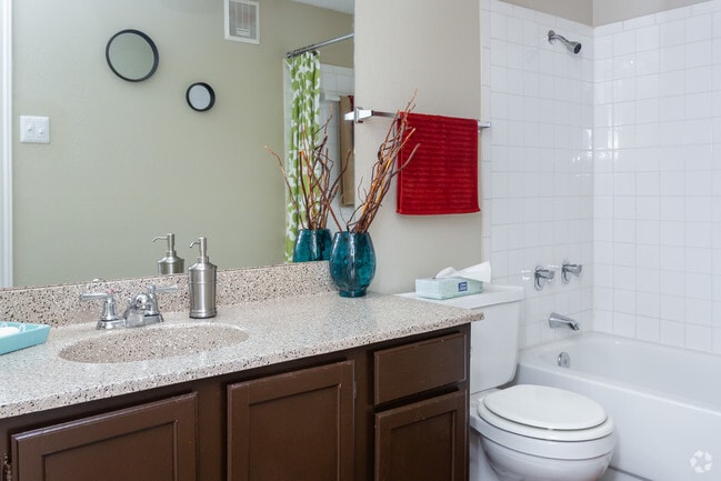 1BR,1BA-672sft