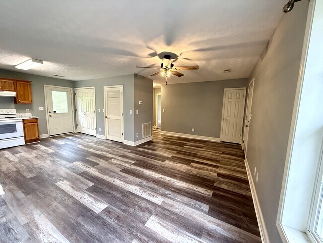 Photo - 709 W Columbia St