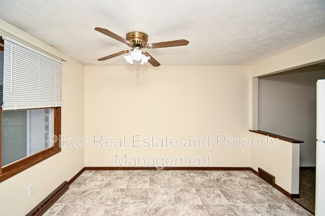 Photo - 1618 Clearbrook Rd NW