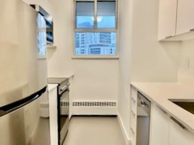 Building Photo - 230 Oak St Unit 508