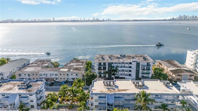 Building Photo - 1801 S Treasure Dr Unit 319