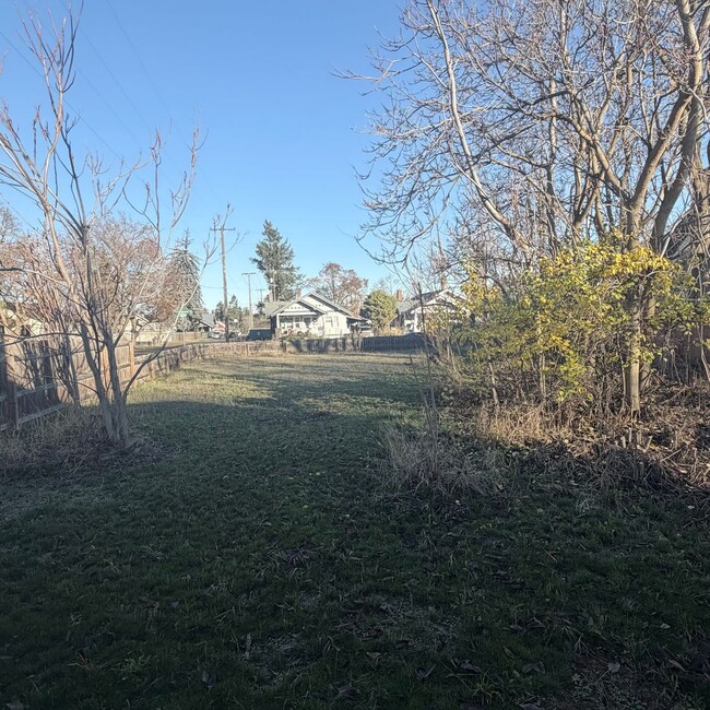 Photo - 2216 N Oak St