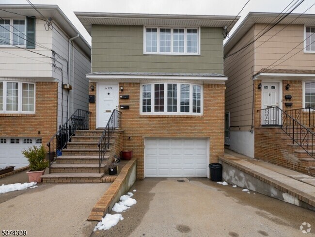 Building Photo - 402 N 5th St Rental