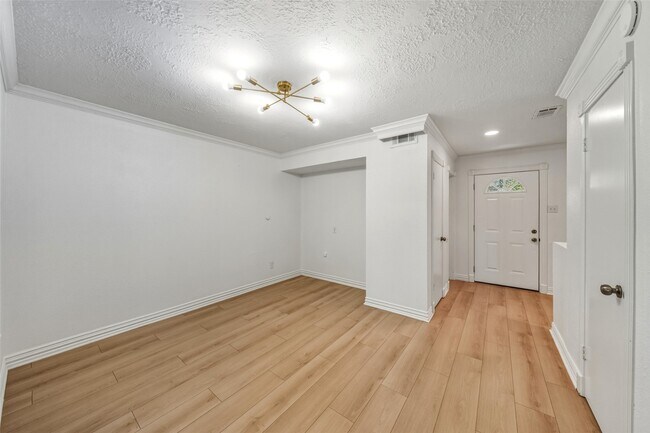 Photo - 205 Granberry St