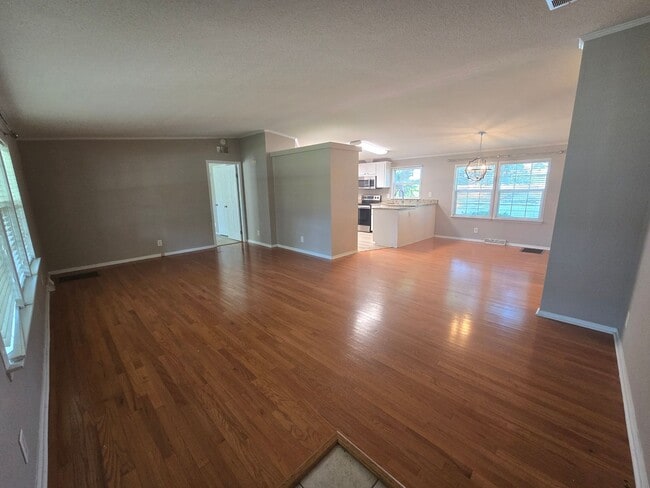 Photo - NEW LISTING!!!!!