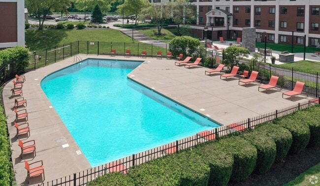 Building Photo - River West Flats