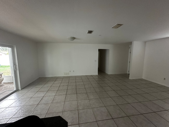 Photo - 11706 Oban Ave