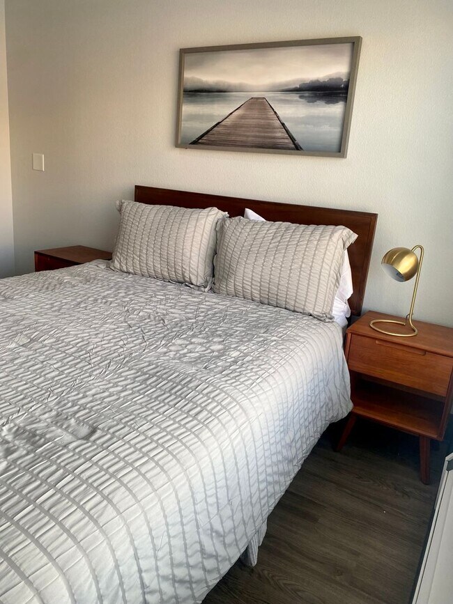 Photo - 1 bed 1 bath in renovated complex! This un...