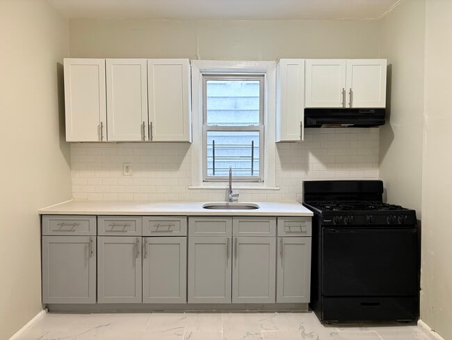 Photo - 92 N 15th St Apartments Unit 3