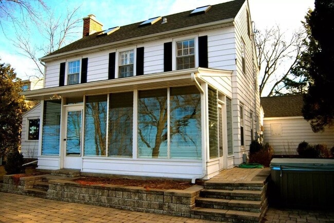 Photo - 1215 Farwell Dr