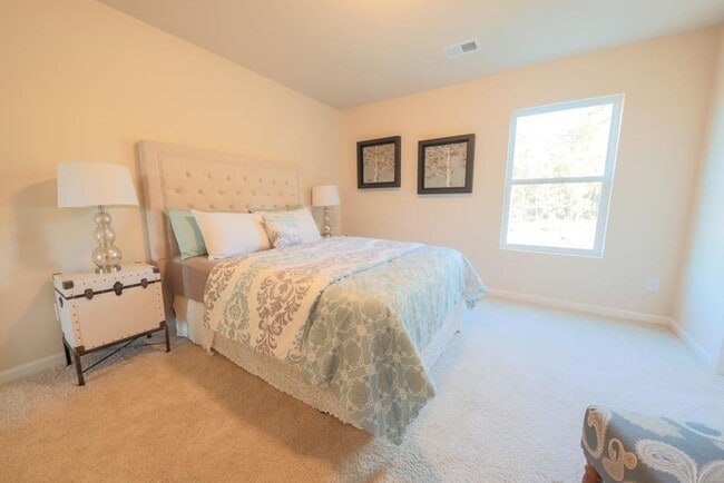 Building Photo - 5036 Vine Ln
