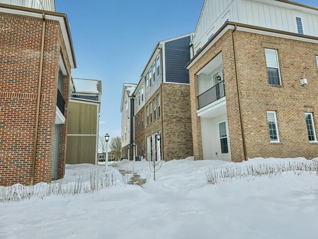 Photo - 305 Frederick Way