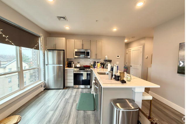 Building Photo - 55 W 5th St Rental
