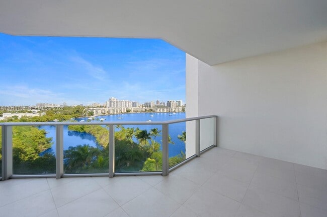 Building Photo - 17301 Biscayne Blvd Unit 808